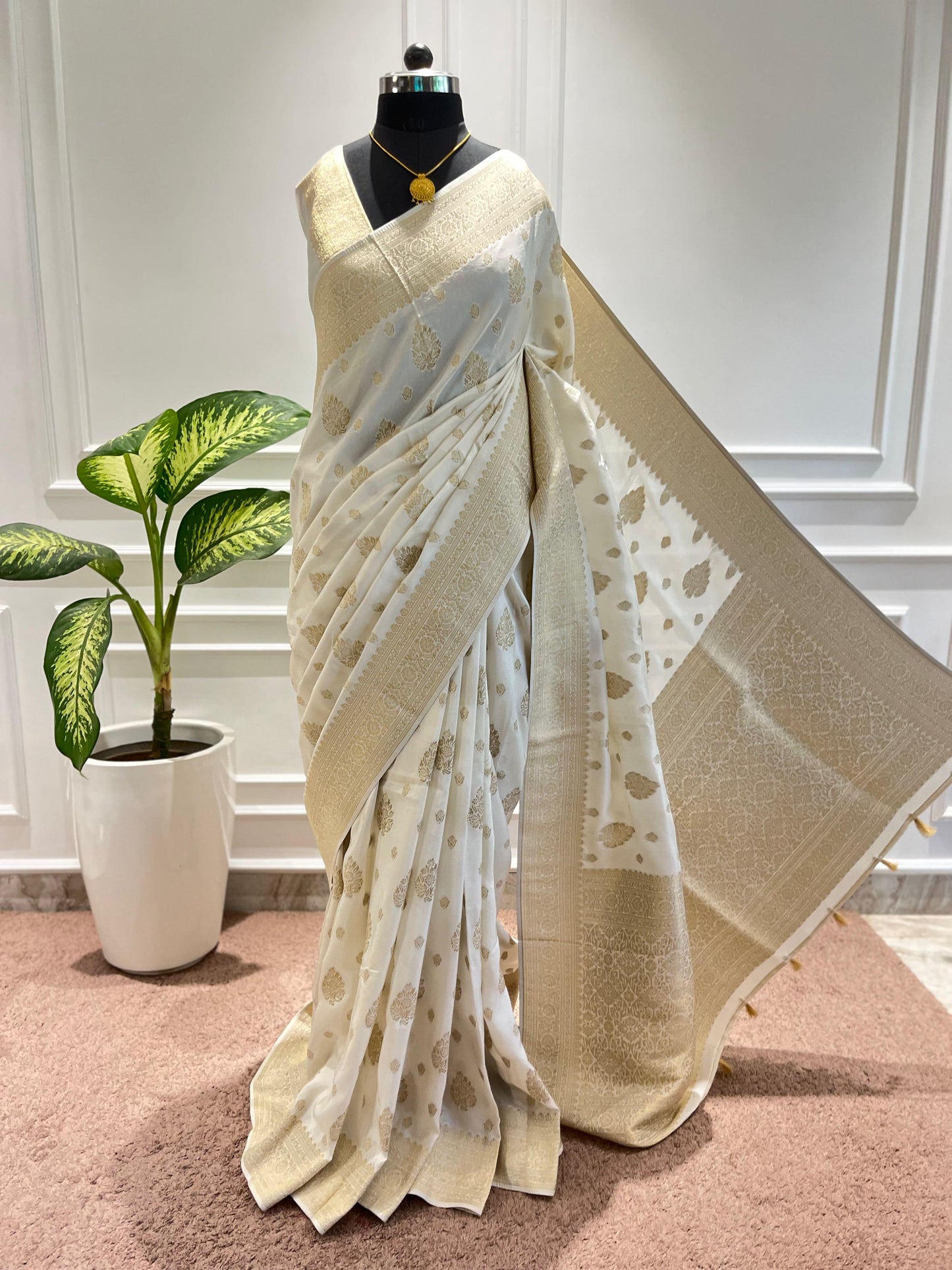 Party wear saree | Ivorie