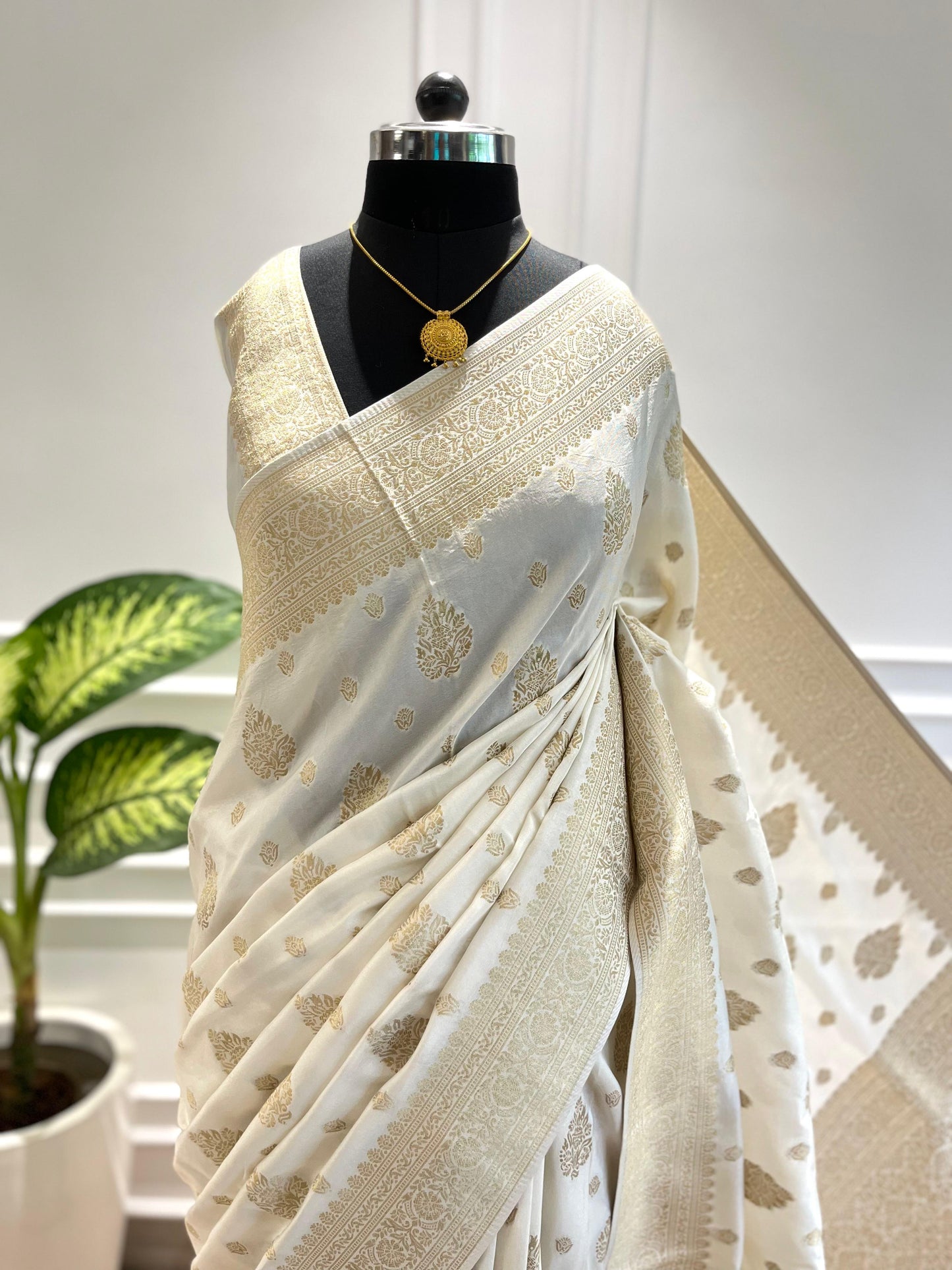 Party wear saree | Ivorie