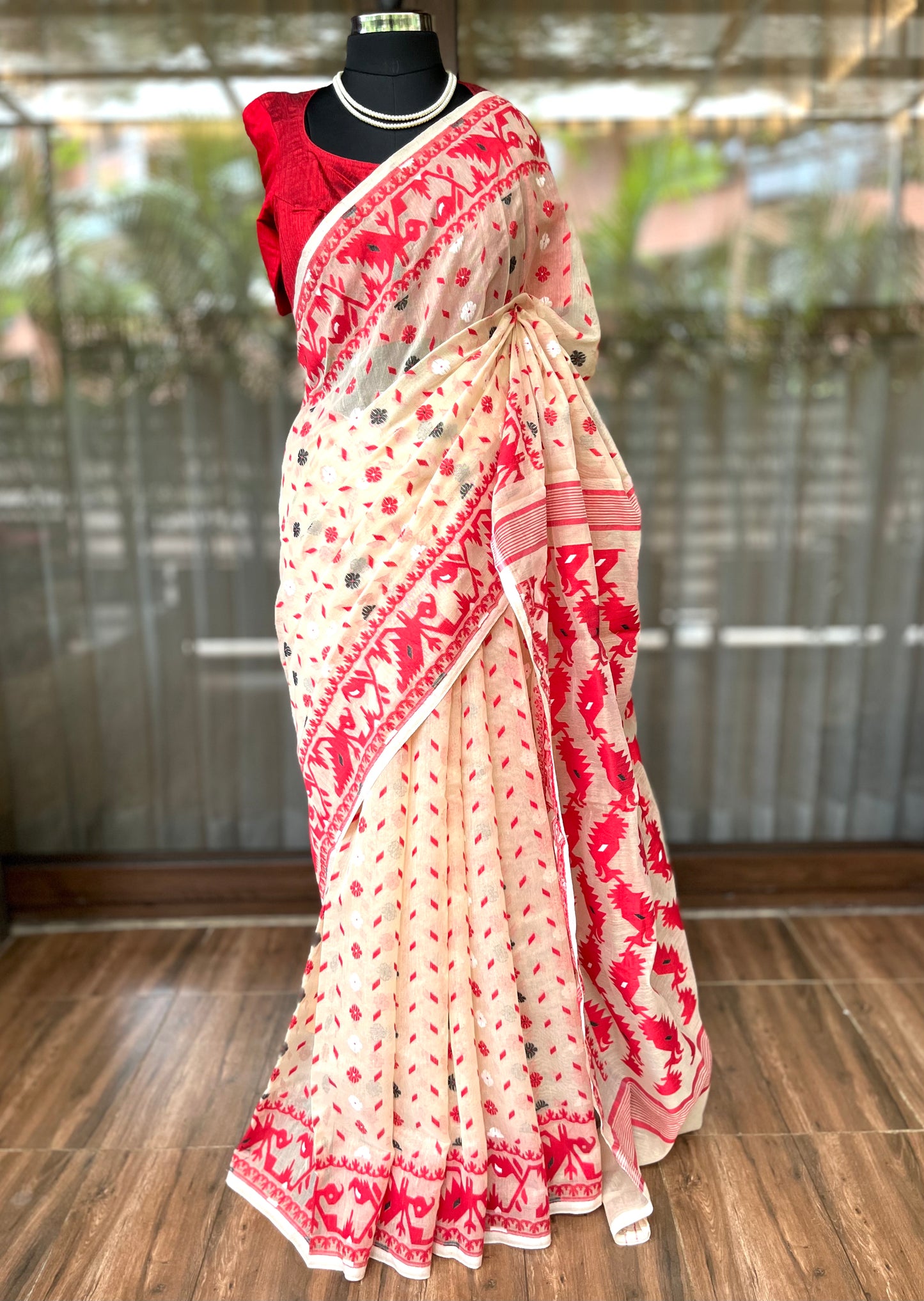 Jamdani saree | Queen of Red