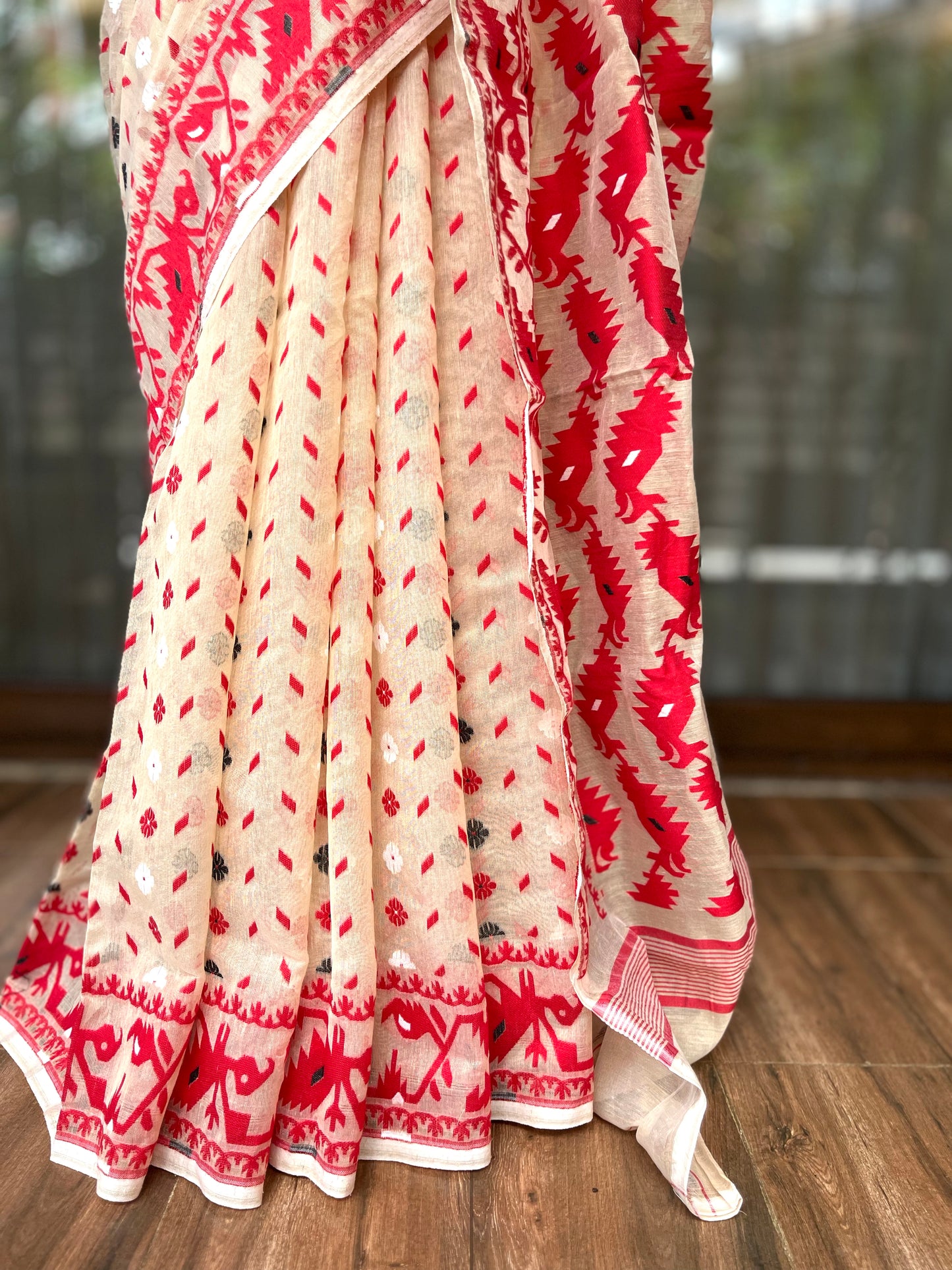 Jamdani saree | Queen of Red