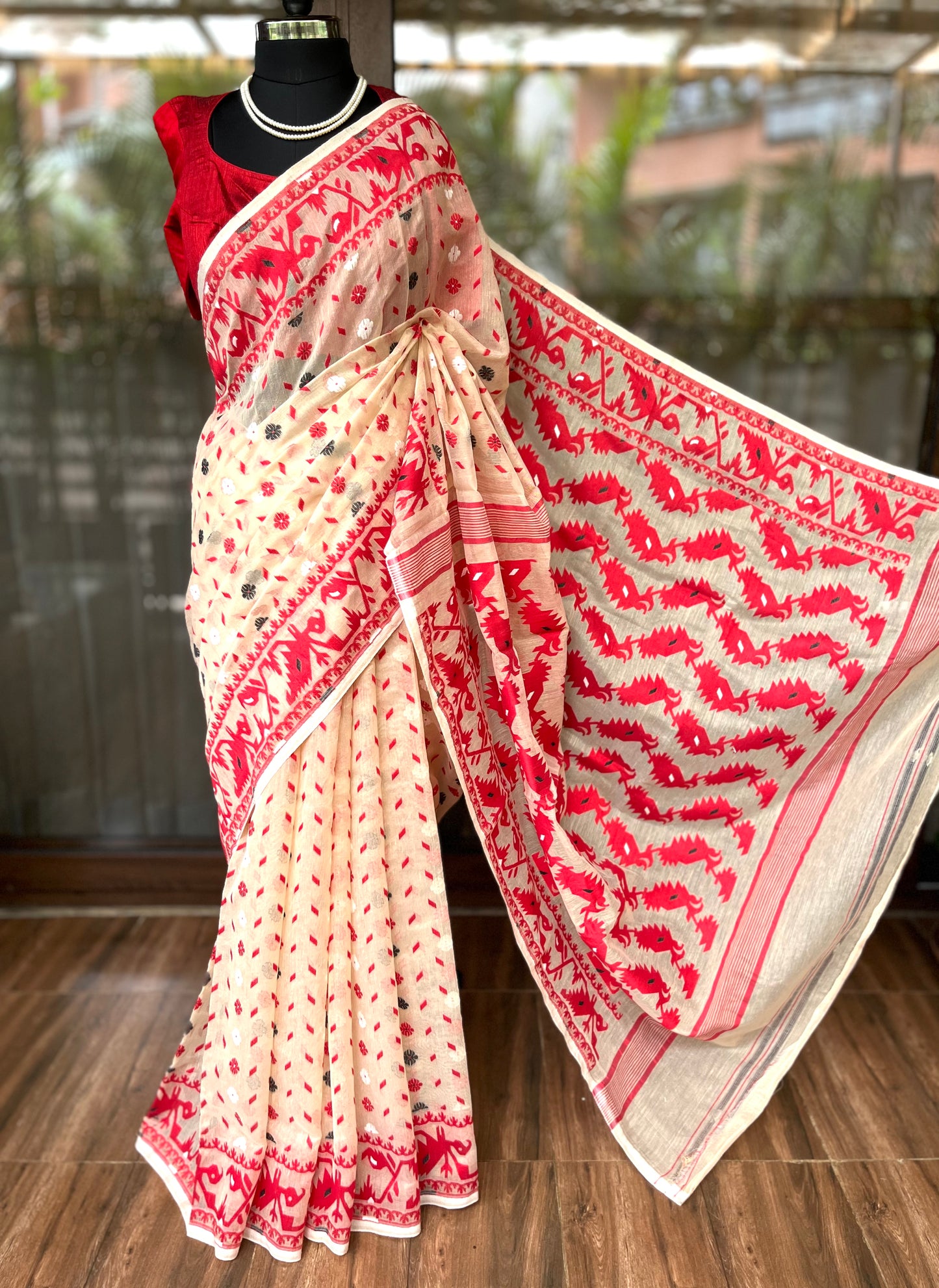 Jamdani saree | Queen of Red