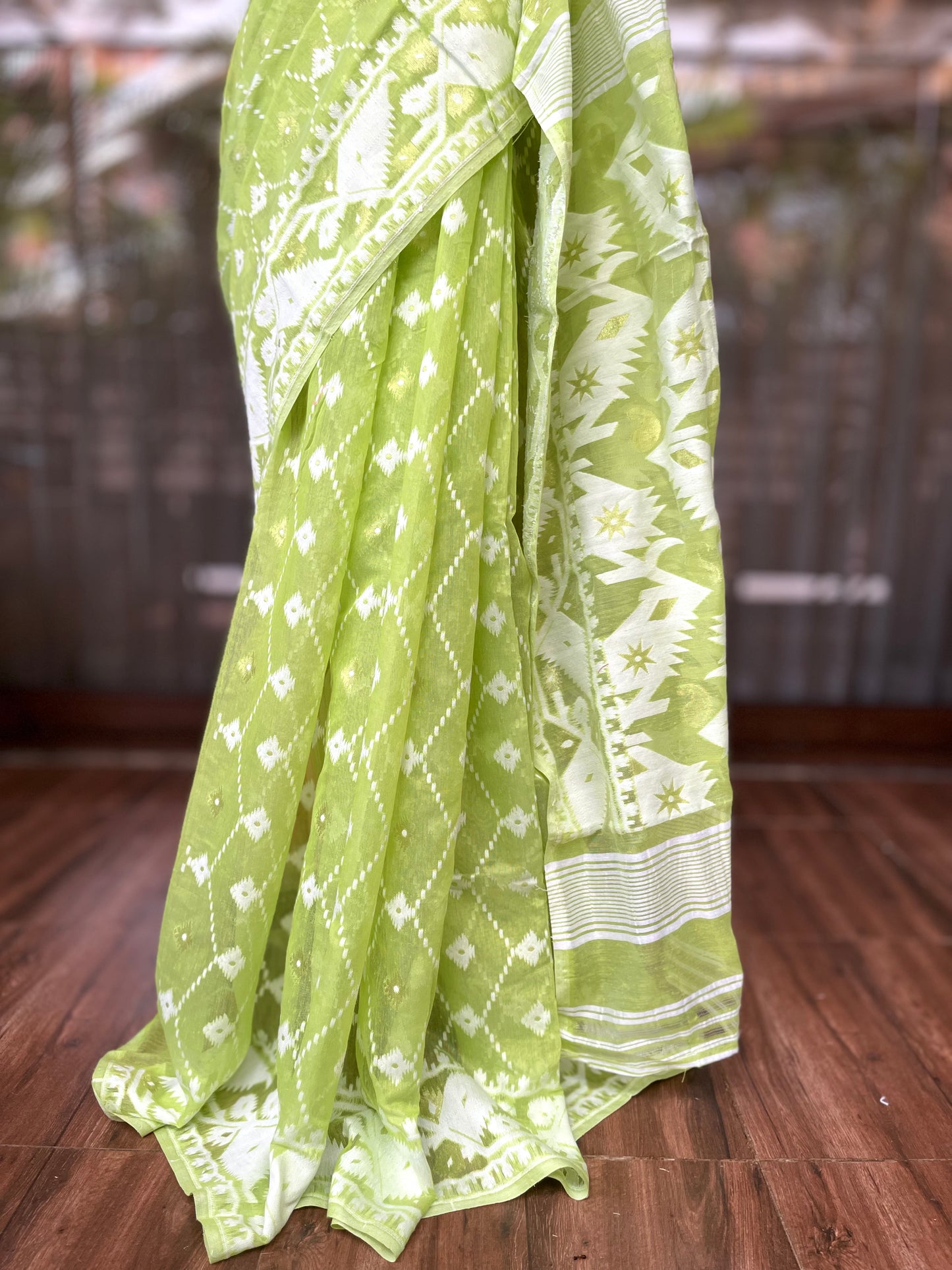 Jamdani Saree | Leafy n White